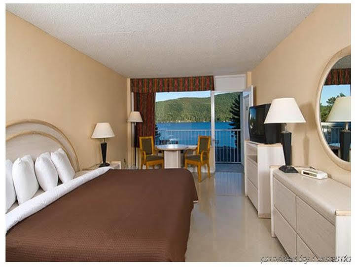 Lakefront Terrace Resort レイク・ジョージ エクステリア 写真