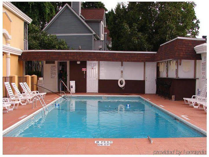 Lakefront Terrace Resort レイク・ジョージ エクステリア 写真