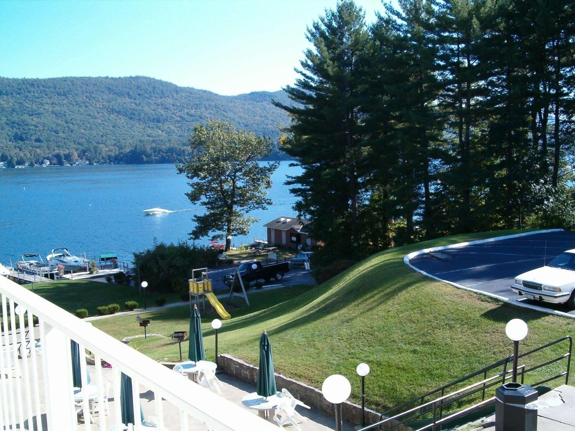 Lakefront Terrace Resort レイク・ジョージ エクステリア 写真